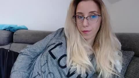 Snapshot of barelylegalblondy chatting on May 4, 2026, 4:47 pm Lena online show from May 4, 2026, 4:47 pm