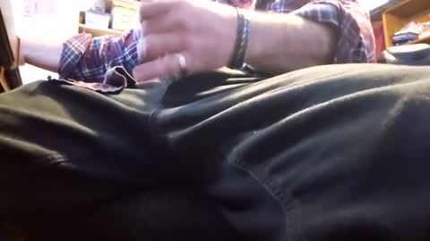 bartender3127 online show from December 6, 2024, 6:39 pm