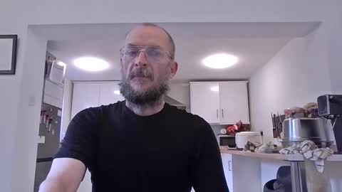 Snapshot of basiccamguy chatting on October 14, 2025, 9:21 am basiccamguy online show from October 14, 2025, 9:21 am