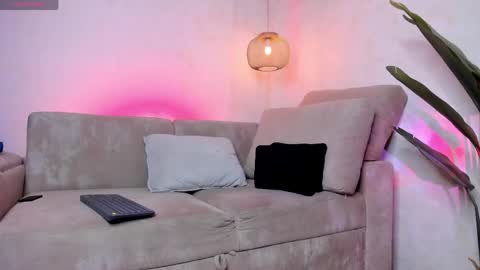 Bastian Independent Model online show from May 5, 2026, 5:26 am