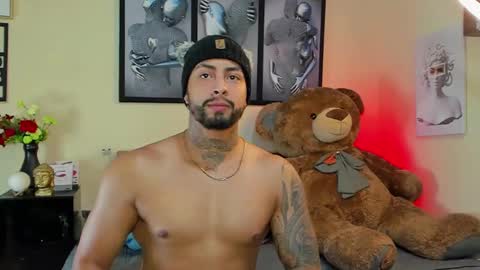 Snapshot of bastian_jones1 chatting on February 17, 2025, 4:42 am bastian_jones1 online show from February 17, 2025, 4:42 am