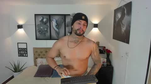 Snapshot of bastian_jones1 chatting on October 19, 2025, 9:04 pm bastian_jones1 online show from October 19, 2025, 9:04 pm