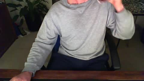 Snapshot of batebro13 chatting on January 22, 2025, 2:03 pm BateBro13 online show from January 22, 2025, 2:03 pm