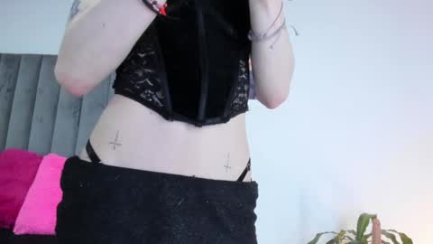 Snapshot of bathory_vamps chatting on January 22, 2025, 1:00 pm online show from January 22, 2025, 1:00 pm