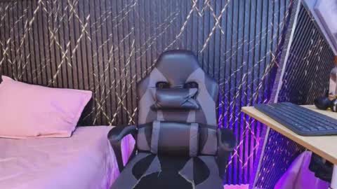 Snapshot of bathory_vamps chatting on October 7, 2025, 2:25 pm online show from October 7, 2025, 2:25 pm