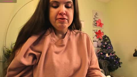 Snapshot of battymoll chatting on December 10, 2024, 3:44 pm battymoll online show from December 10, 2024, 3:44 pm