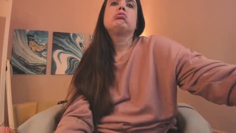 Snapshot of battymoll chatting on December 18, 2024, 2:21 am battymoll online show from December 18, 2024, 2:21 am