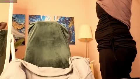 Snapshot of battymoll chatting on October 22, 2025, 3:23 pm battymoll online show from October 22, 2025, 3:23 pm