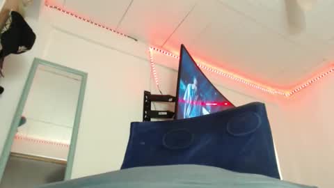 Snapshot of bayoletsweett chatting on February 11, 2025, 8:10 pm deivid online show from February 11, 2025, 8:10 pm