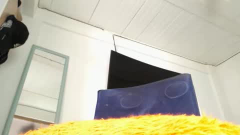 Snapshot of bayoletsweett chatting on December 15, 2025, 5:39 pm deivid online show from December 15, 2025, 5:39 pm