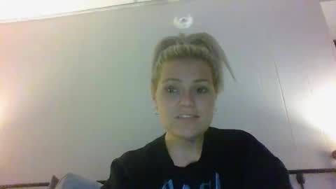 Snapshot of bayybaee21 chatting on November 18, 2025, 2:17 am Baylee online show from November 18, 2025, 2:17 am