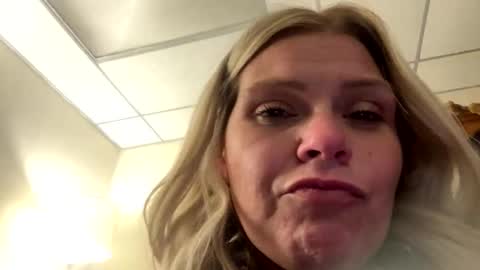 Snapshot of bayybaee21 chatting on November 24, 2025, 5:29 am Baylee online show from November 24, 2025, 5:29 am