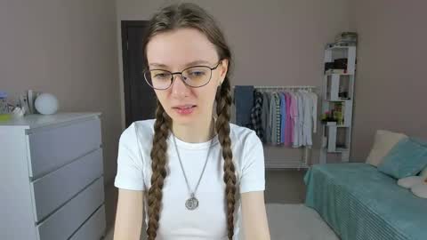 Snapshot of bb_lourels_ chatting on April 15, 2026, 2:24 pm Lourel I will be here on and online show from April 15, 2026, 2:24 pm