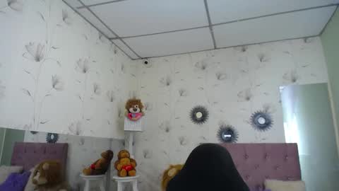 Charlote online show from February 28, 2025, 3:26 pm