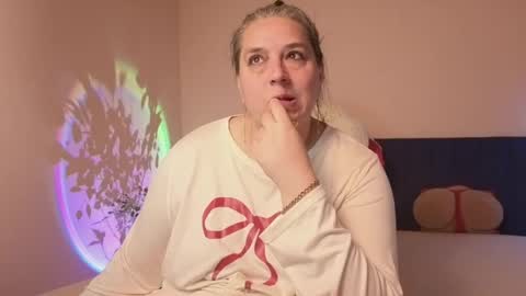 Snapshot of bbw_goddes chatting on May 12, 2026, 9:39 am Love online show from May 12, 2026, 9:39 am
