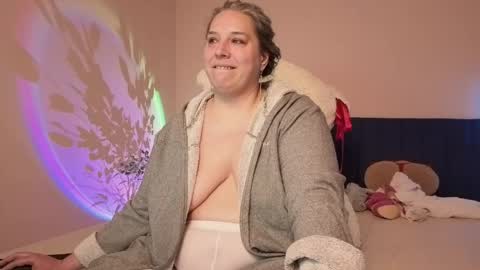 Snapshot of bbw_goddes chatting on May 18, 2026, 12:11 pm Love online show from May 18, 2026, 12:11 pm