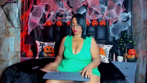 Snapshot of bbwlatina01 chatting on October 14, 2025, 12:06 pm Bbwlatina01 online show from October 14, 2025, 12:06 pm