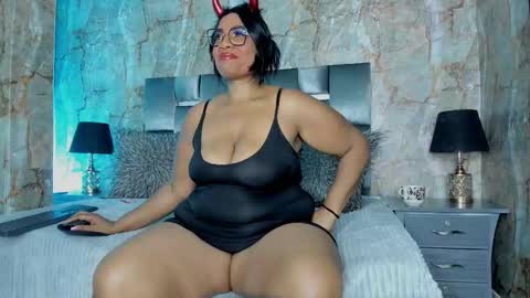 Snapshot of bbwlatina01 chatting on November 28, 2025, 11:24 am Bbwlatina01 online show from November 28, 2025, 11:24 am
