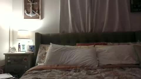 Snapshot of beach_bunny69 chatting on May 12, 2026, 6:21 am Emma online show from May 12, 2026, 6:21 am