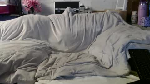Snapshot of beachymilf chatting on June 16, 2026, 4:53 pm BeachyMILF online show from June 16, 2026, 4:53 pm