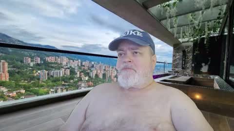 Snapshot of bear4muscle chatting on February 15, 2026, 8:05 pm Dookie online show from February 15, 2026, 8:05 pm