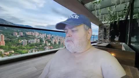 Snapshot of bear4muscle chatting on April 8, 2026, 11:27 pm Dookie online show from April 8, 2026, 11:27 pm