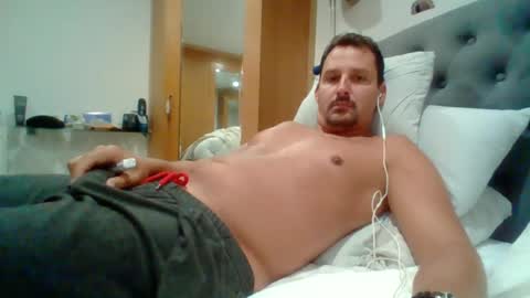 Snapshot of bearboudior chatting on June 12, 2026, 12:04 pm bearboudior online show from June 12, 2026, 12:04 pm