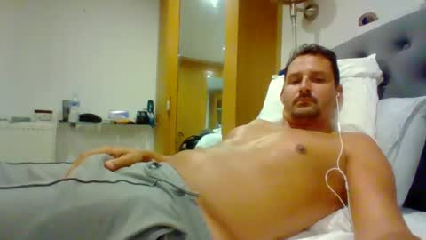 Snapshot of bearboudior chatting on June 17, 2026, 10:39 am bearboudior online show from June 17, 2026, 10:39 am