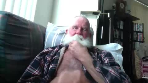 beardbushy online show from May 4, 2026, 2:24 pm