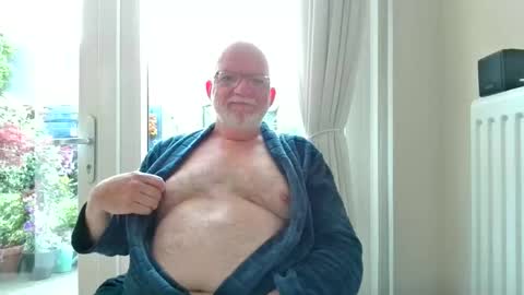 Snapshot of beardman916444 chatting on May 10, 2026, 5:01 am Beardman online show from May 10, 2026, 5:01 am