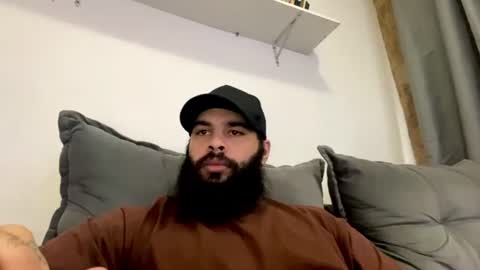 Snapshot of beardmax chatting on June 20, 2026, 12:52 pm Min online show from June 20, 2026, 12:52 pm