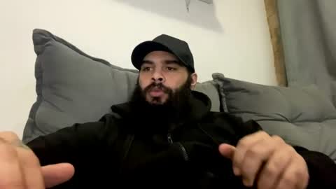 Snapshot of beardmax chatting on June 23, 2026, 4:43 am Min online show from June 23, 2026, 4:43 am