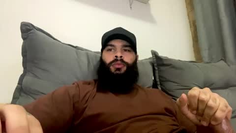 Snapshot of beardmax chatting on June 24, 2026, 8:35 am Min online show from June 24, 2026, 8:35 am