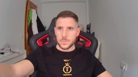 Snapshot of beastcumcam chatting on March 20, 2026, 3:17 pm beastcumcam online show from March 20, 2026, 3:17 pm