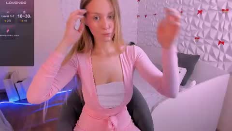 Snapshot of beatrice_7 chatting on July 21, 2026, 10:12 pm Beatrice online show from July 21, 2026, 10:12 pm