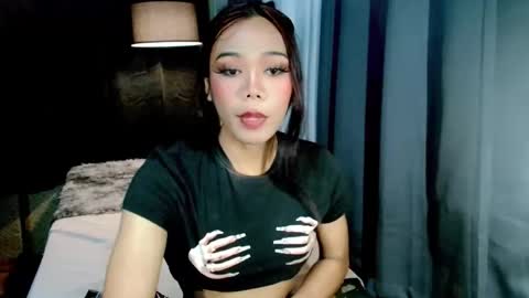 Snapshot of beatrice_luna chatting on June 6, 2026, 5:17 pm beatrice_luna online show from June 6, 2026, 5:17 pm