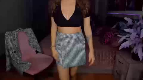 Snapshot of beatricewild chatting on September 22, 2025, 11:23 am BeatriceWild online show from September 22, 2025, 11:23 am