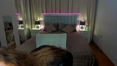 Snapshot of beatricewild chatting on November 16, 2025, 11:27 am BeatriceWild online show from November 16, 2025, 11:27 am