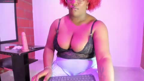 Snapshot of beatziedreams chatting on August 3, 2026, 1:38 pm Beatzie online show from August 3, 2026, 1:38 pm