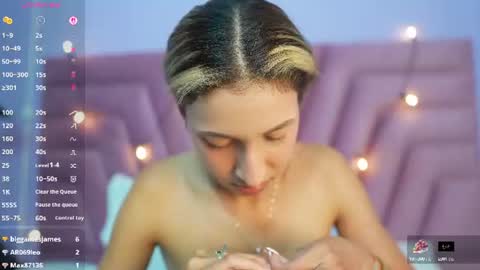 Snapshot of beautifulskinny18 chatting on June 11, 2026, 12:32 am Shalom online show from June 11, 2026, 12:32 am