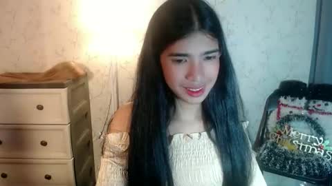 TRIXIE online show from December 19, 2025, 2:02 pm