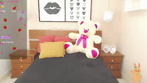 beautty_pink online show from December 15, 2024, 8:04 pm