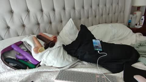 Snapshot of beauty4agent chatting on January 28, 2025, 3:46 pm beauty4agent online show from January 28, 2025, 3:46 pm