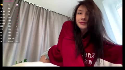 Snapshot of beauty_fuel chatting on May 8, 2026, 4:40 am Polly online show from May 8, 2026, 4:40 am