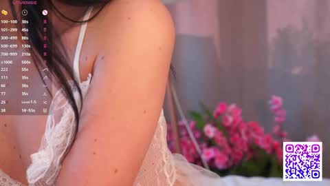 Snapshot of beauty_fuel chatting on May 18, 2026, 4:40 am Polly online show from May 18, 2026, 4:40 am