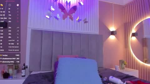 Snapshot of beauty_milf4 chatting on March 2, 2025, 10:38 pm Chantall online show from March 2, 2025, 10:38 pm