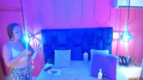 Snapshot of beauty_milf4 chatting on November 16, 2025, 12:22 pm Chantall online show from November 16, 2025, 12:22 pm