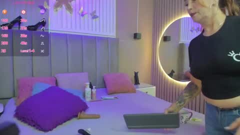 Snapshot of beauty_milf4 chatting on June 17, 2026, 3:31 am Chantall online show from June 17, 2026, 3:31 am