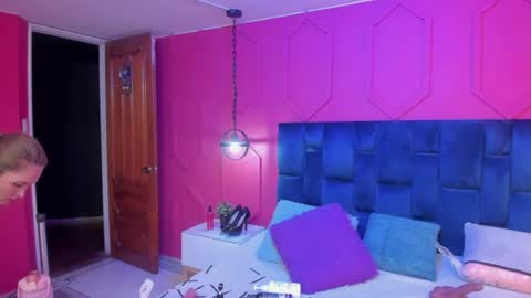 Snapshot of beauty_milf4 chatting on July 5, 2026, 12:23 pm Chantall online show from July 5, 2026, 12:23 pm