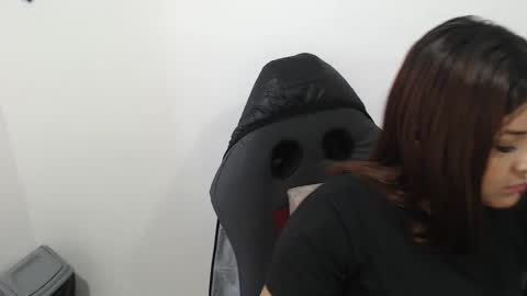 beautyykarol online show from November 25, 2025, 4:40 pm